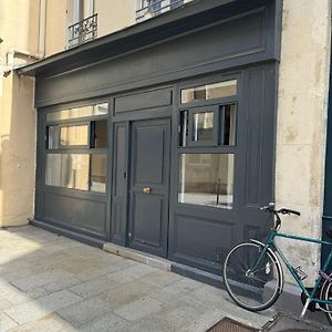 Ancien Atelier Parisien Grand 2 Pieces